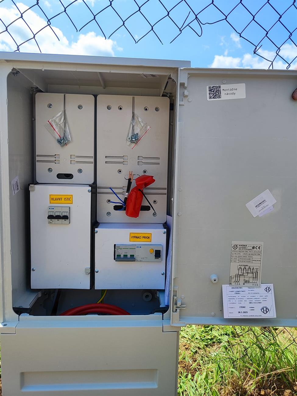 Elektromerový rozvádzač s hlavným ističom